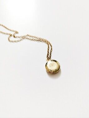 Birth Flower Locket October Gold-plated Necklace
